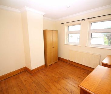 3 Bedroom House - End Terrace - Photo 2