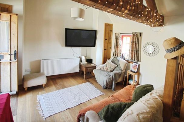 2 bedroom maisonette to rent - Photo 1