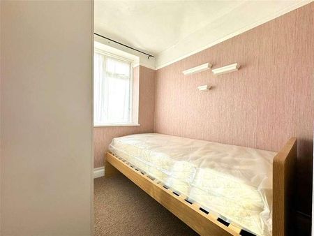 Hiliary Gardens, Stanmore, Middlesex, HA7 - Photo 4