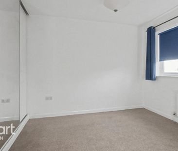 3 bedroom end of terrace house to rent - Photo 2