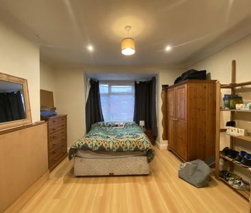 5 bedroom semi-detached house to rent - Photo 4