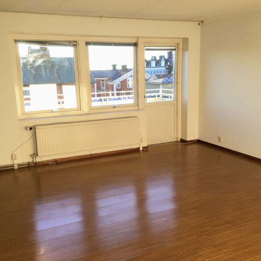 1½:a med stor balkong - Photo 1