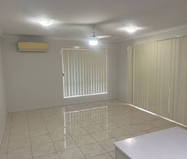 Spacious 4-Bedroom Family Home in Blacks Beach - Photo 4