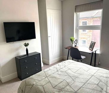 West End // Bedroom House, LN1 - Photo 2