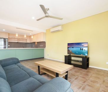 EXCEPTIONAL LIVING IN PRESTIGIOUS BAYVIEW - Photo 3