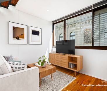 Architect-Designed Four-Level Townhouse with Iconic Rooftop Terrace - Photo 1