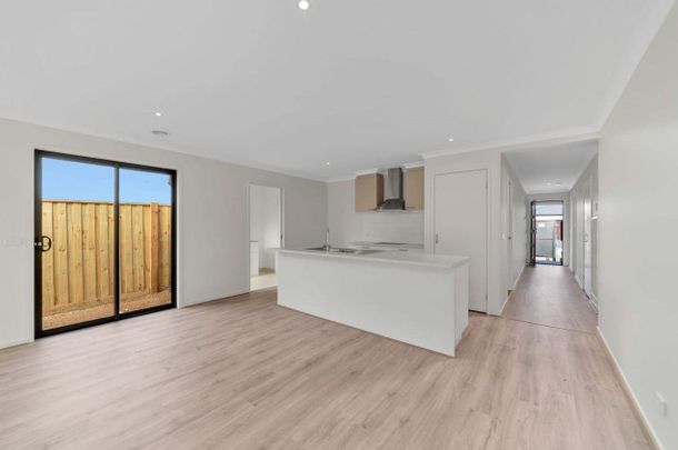 Spacious 3-Bedroom Home with Modern Amenities in Mickleham - Photo 1