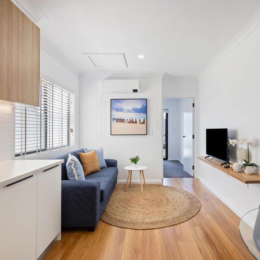 Executive style, fully furnished with all Utilities included - Photo 1