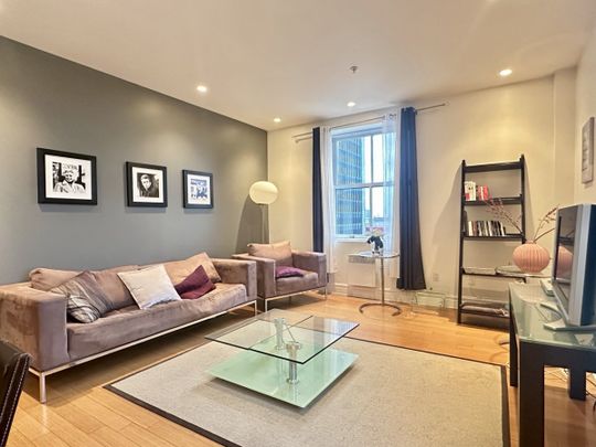 Condo lumineux et élégant dans l’immeuble patrimonial Thémis, au cœur du Vieux-Montréal. - Photo 1