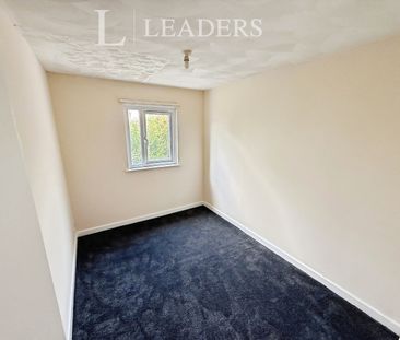 2 bedroom bungalow to rent Hillman Avenue, Jaywick, CO15 - Photo 2