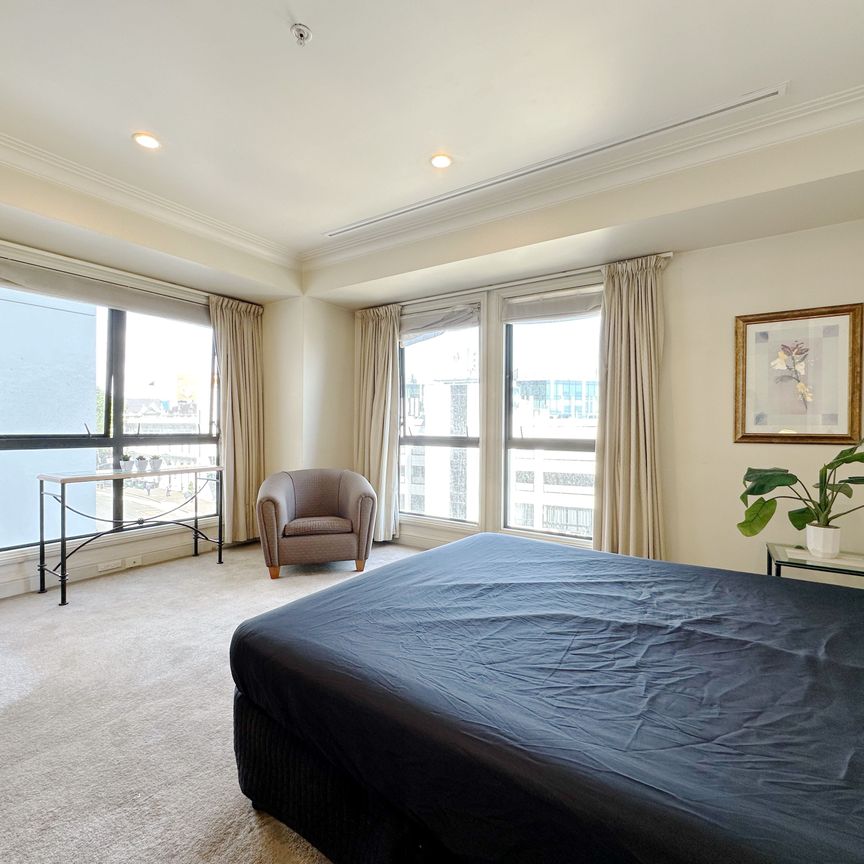 Spacious Bedroom in CBD - Photo 1