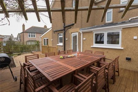 5 bedroom semi-detached house to rent - Photo 4
