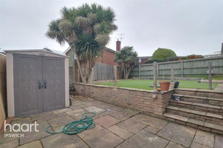 3 bedroom detached bungalow to rent - Photo 4