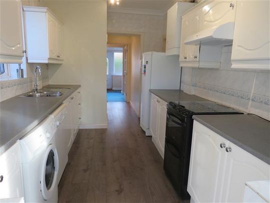 Pine Road, Bournemouth - Photo 1