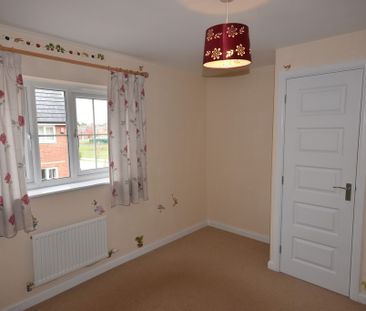 Kingdom Close, Thurcroft, Rotherham, South Yorkshire - Photo 4