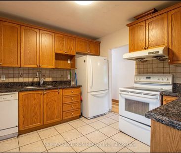 For Lease - 102 Castle Hill Drive, Toronto, Ontario - Photo 5