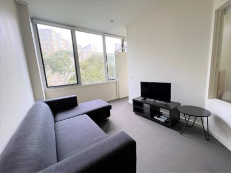 Furnished 2 bedroom in the Heart of Carlton - Photo 3