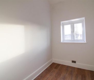 2 bedroom end of terrace house to rent - Photo 6