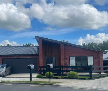 Lovely family home - Photo 5