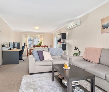 Two bedroom apartment with great views - Photo 2