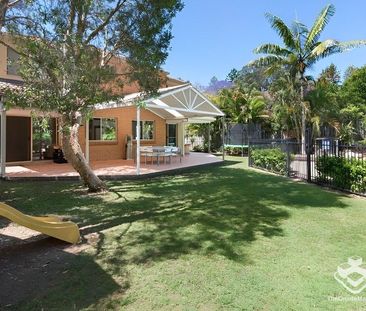 Luxurious life style with pool and views - Photo 3