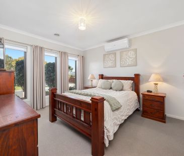 Spacious Family Home with Side Access & Room for the Caravan or Boat! - Photo 1
