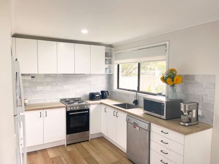 Spacious Family Home in the Heart of Jamberoo - Photo 4