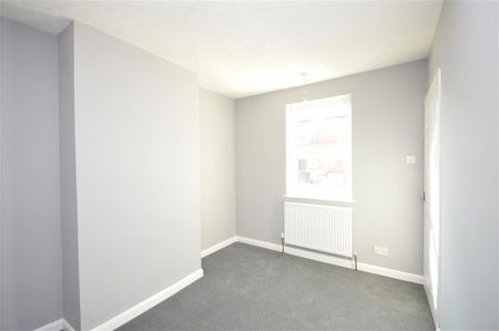 3 bedroom terraced house - Photo 5