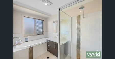 Bright, Spacious & Ready to Move In! - Photo 4