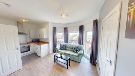 2 bedroom flat to rent - Photo 2