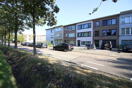 Ruim appartement met 2 slaapkamers en terras - Photo 2