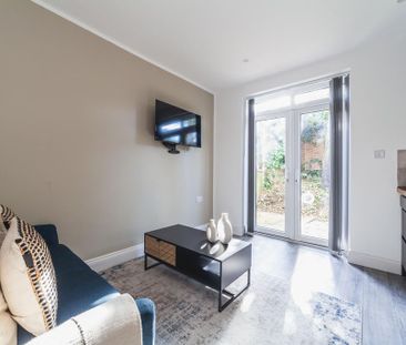 2 bedroom ground floor flat to rent - Photo 2