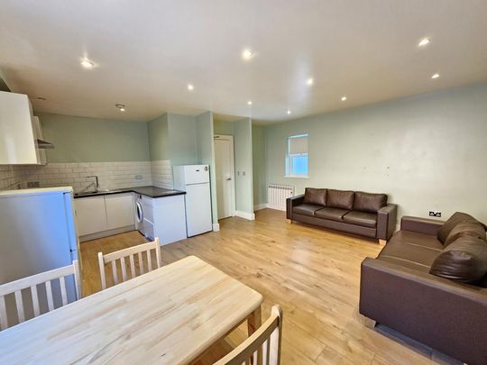3 bedroom flat to rent - Photo 1
