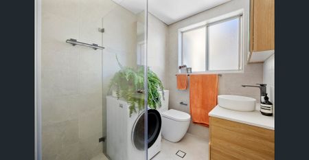 Modern north facing apartment in convenient location - Photo 3