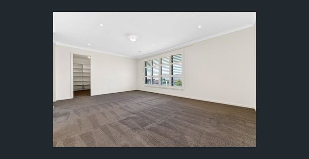 I O N | T H R E E MAVERICK CRESCENT - Photo 1