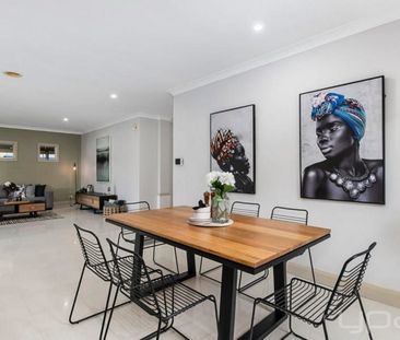 Large 3 Bedroom Home! - Photo 3