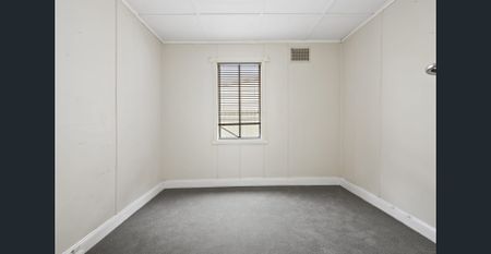 CENTRALLY LOCATED 3 BEDROOM HOME - Photo 2