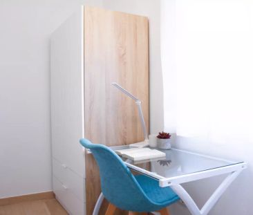 Rooms for rent in 5-bedroom apartment in Valdeacederas - Foto 6