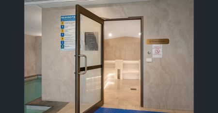 Luxurious 3 beds 2 baths apartment + 2 car parks above the GLEN shopping mall - Photo 5