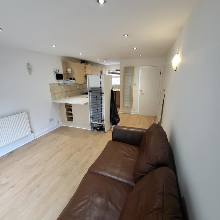 2 bedroom maisonette to rent - Photo 1