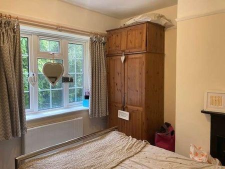 Christ Church Mount, Epsom, KT19 - Photo 3