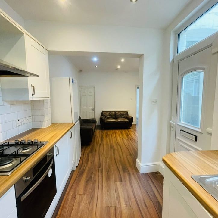 4 Bed Terraced House, Ecclesall Road, S11 - Photo 1