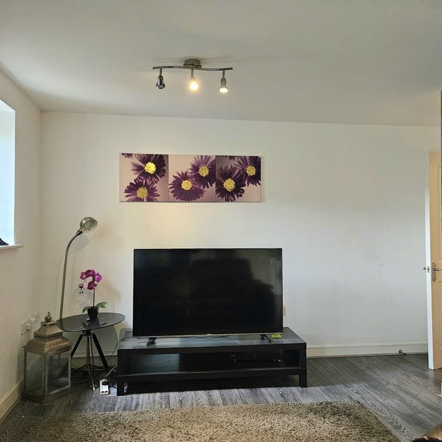 2 Bed Flat, Foxglove Way, LU3 - Photo 1