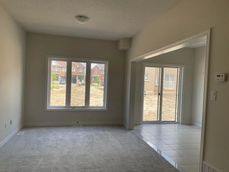 For Lease - 72 Baker Street, Thorold, Ontario - Photo 4