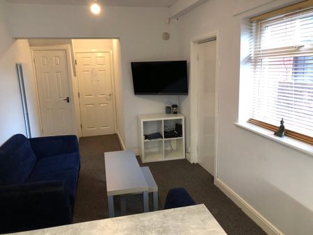 6 bedroom house to rent Brailsford Road, Manchester, Greater Manchester, M14 - Photo 3