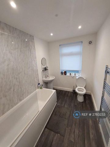 1 bedroom in a house share to rent - Photo 5