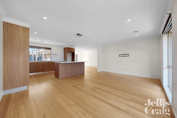 12 Barellan Close, St Albans - Photo 1