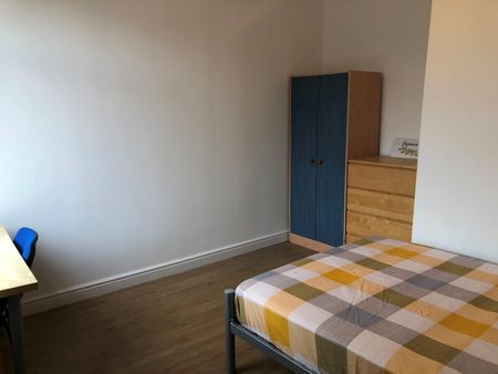 7 Bed Semi-Detached House, Lenton Boulevard, NG7 - Photo 4