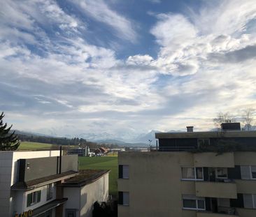 Charmante Dachgeschosswohnung mit Weitsicht in Münsingen - Photo 5