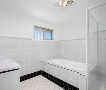 Modern Family Living in the Heart of Hinchinbrook - Photo 3